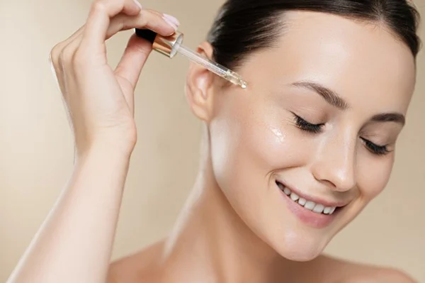 Thoa Serum Bao Lâu Thì Thoa Kem Dưỡng?